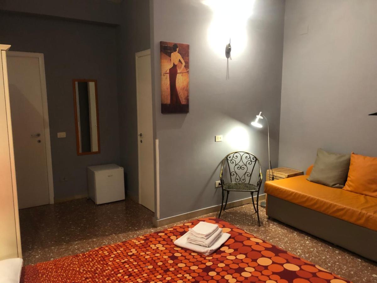 La Donna Garbata Acomodação com café da manhã Roma Exterior foto