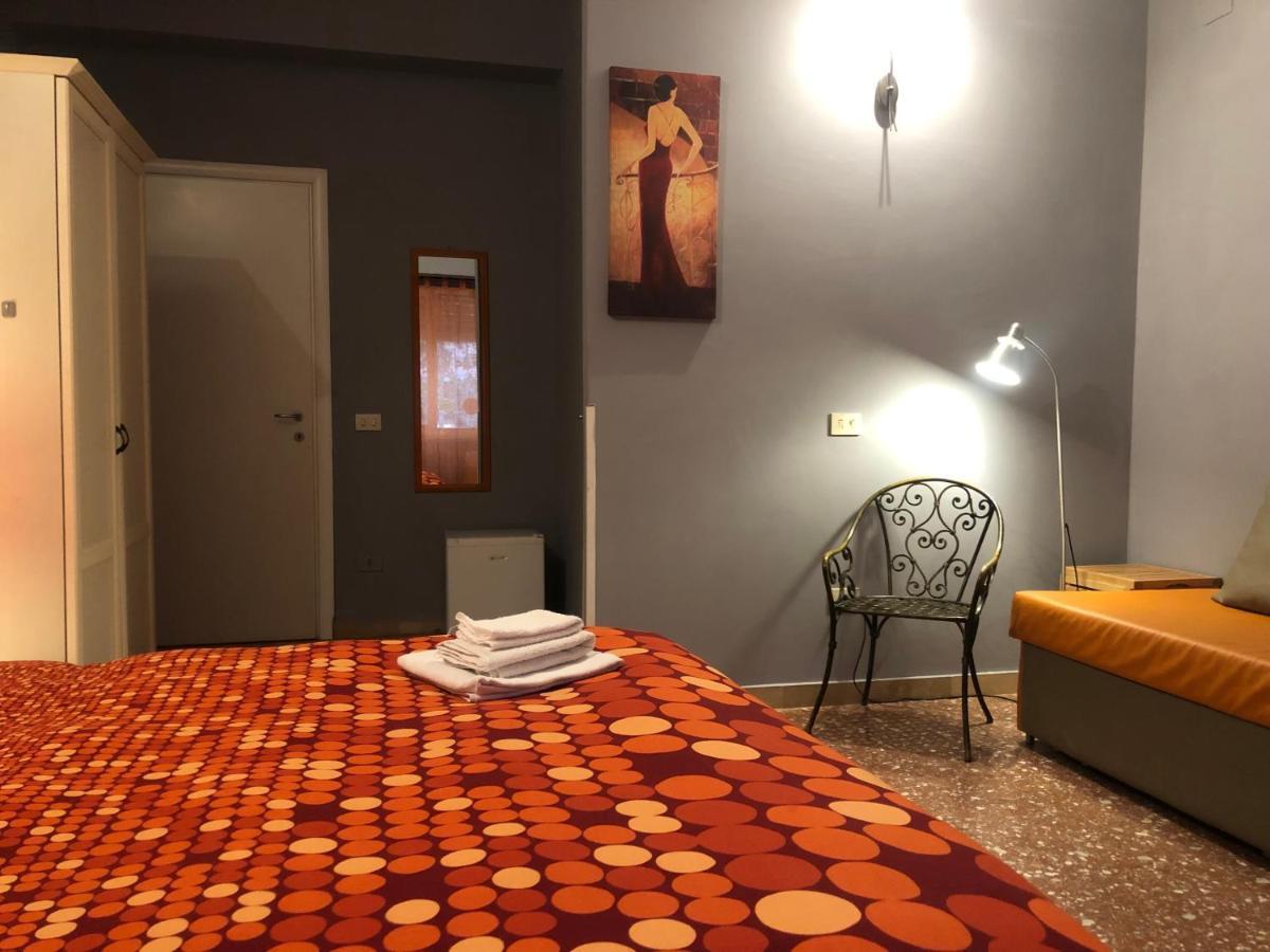 La Donna Garbata Acomodação com café da manhã Roma Exterior foto