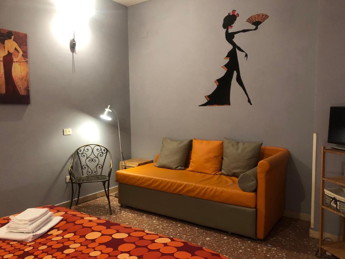 La Donna Garbata Acomodação com café da manhã Roma Exterior foto